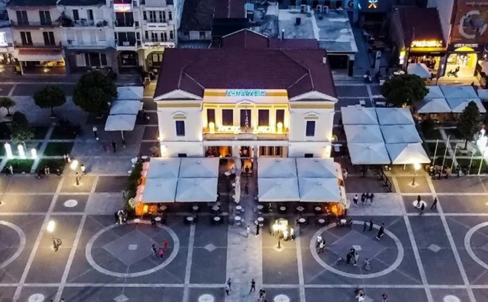 &laquo;&Phi;&tau;ά&nu;&epsilon;&iota; &pi;&iota;&alpha;! &Omega;&sigmaf; &epsilon;&delta;ώ! N&tau;&rho;&omicron;&pi;ή!&raquo; &kappa;&iota; έ&nu;&alpha; &xi;&epsilon;&gamma;&upsilon;&rho;&iota;&sigma;&mu;έ&nu;&omicron; &laquo;&Alpha;ί&sigma;&chi;&omicron;&sigmaf;!&raquo;