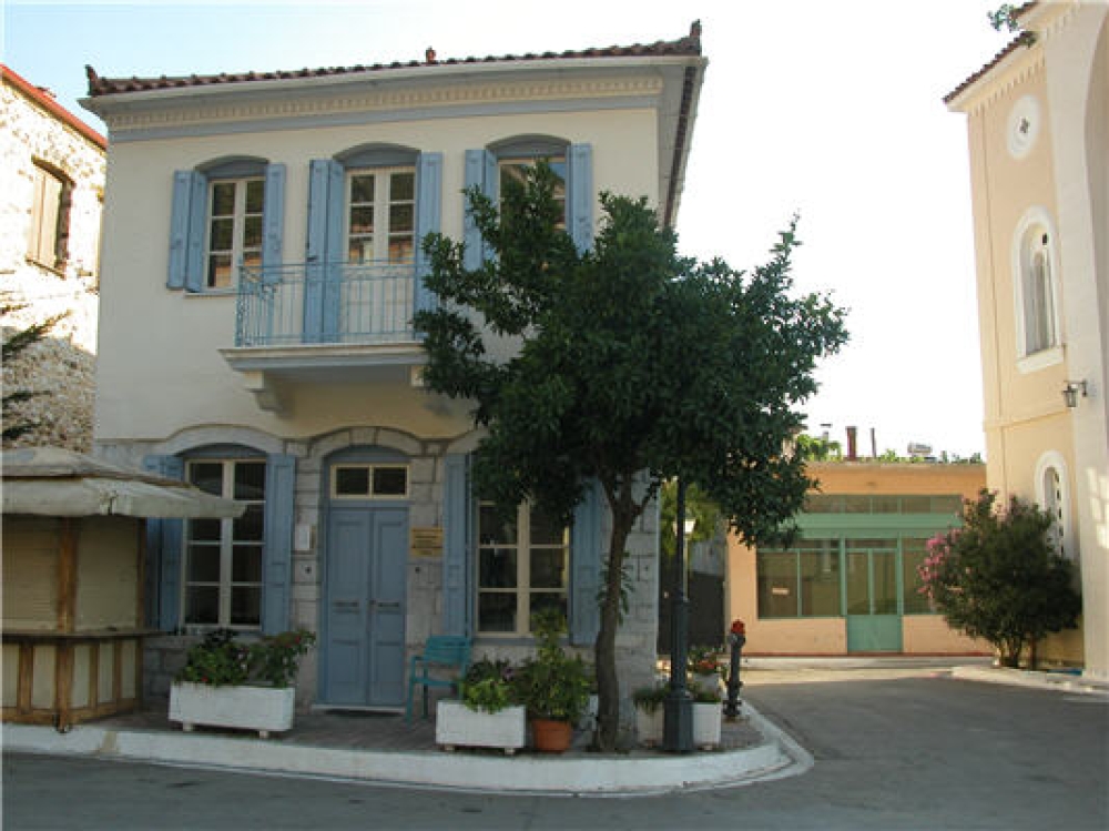 &Theta;&rho;&eta;&sigma;&kappa;&epsilon;&upsilon;&tau;&iota;&kappa;ή &sigma;&upsilon;&nu;&alpha;&upsilon;&lambda;ί&alpha; &sigma;&tau;&omicron; &Kappa;&alpha;&sigma;&tau;ό&rho;&iota;