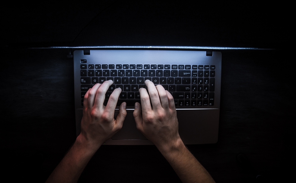 Ό&tau;&alpha;&nu; &tau;&omicron; &mu;ί&sigma;&omicron;&sigmaf; &sigma;&tau;&omicron; &delta;&iota;&alpha;&delta;ί&kappa;&tau;&upsilon;&omicron; &pi;&epsilon;&rho;&nu;ά &tau;&alpha; ό&rho;&iota;&alpha; &tau;&omicron;&upsilon; &nu;ό&mu;&omicron;&upsilon;