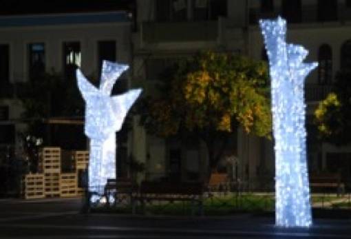 Η εορταστική ατμόσφαιρα της πλατείας