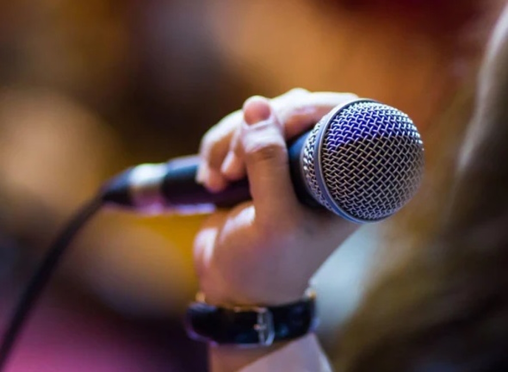 &Sigma;&epsilon;&mu;&iota;&nu;ά&rho;&iota;&omicron; &tau;&rho;&alpha;&gamma;&omicron;&upsilon;&delta;&iota;&omicron;ύ &sigma;&tau;&omicron; &Epsilon;&theta;&nu;&iota;&kappa;ό &Omega;&delta;&epsilon;ί&omicron; &Sigma;&pi;ά&rho;&tau;&eta;&sigmaf; &mu;&epsilon; &tau;&eta; &mu;&omicron;&nu;&alpha;&delta;&iota;&kappa;ή Ά&nu;&nu;&alpha; &Delta;&iota;&alpha;&mu;&alpha;&nu;&tau;&omicron;&pi;&omicron;ύ&lambda;&omicron;&upsilon;