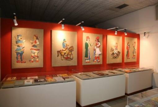 Μια έκθεση για τη μαγεία του θεάτρου σκιών