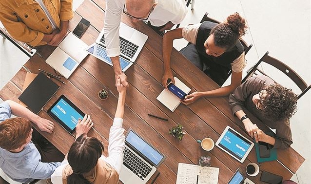 &Tau;&alpha; &epsilon;&pi;&alpha;&gamma;&gamma;έ&lambda;&mu;&alpha;&tau;&alpha; &mu;&epsilon; &tau;&eta; &mu;&epsilon;&gamma;&alpha;&lambda;ύ&tau;&epsilon;&rho;&eta; &zeta;ή&tau;&eta;&sigma;&eta; &sigma;&tau;&eta;&nu; &Epsilon;&lambda;&lambda;ά&delta;&alpha;