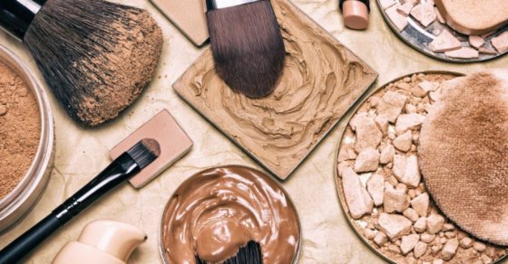 &Tau;&omicron; &lambda;ά&theta;&omicron;&sigmaf; &pi;&omicron;&upsilon; &kappa;ά&nu;&epsilon;&iota;&sigmaf; &tau;&omicron; &kappa;&alpha;&lambda;&omicron;&kappa;&alpha;ί&rho;&iota; &mu;&epsilon; &tau;&alpha; &kappa;&alpha;&lambda;&lambda;&upsilon;&nu;&tau;&iota;&kappa;ά &sigma;&omicron;&upsilon;