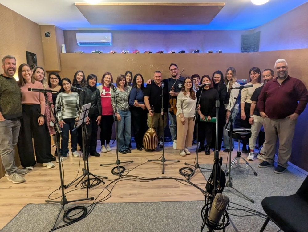 &Eta;&chi;&omicron;&gamma;&rho;ά&phi;&eta;&sigma;&eta; &tau;&rho;&alpha;&gamma;&omicron;&upsilon;&delta;&iota;ώ&nu; &tau;&eta;&sigmaf; &Kappa;&rho;&epsilon;&mu;&alpha;&sigma;&tau;ή&sigmaf;: &Eta; &phi;&omega;&nu;ή &tau;&eta;&sigmaf; &Lambda;&Omicron;&Lambda; &zeta;&omega;&nu;&tau;&alpha;&nu;&epsilon;ύ&epsilon;&iota; &tau;&eta;&nu; &pi;&alpha;&rho;ά&delta;&omicron;&sigma;&eta;