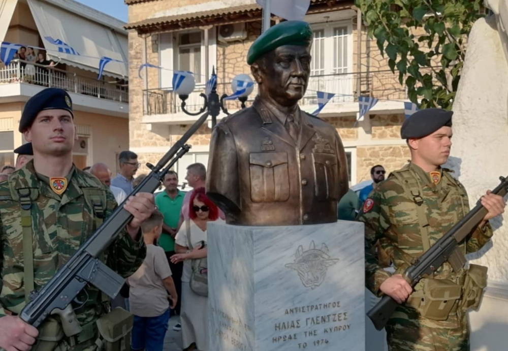 &Eta; &pi;&rho;&omicron;&tau;&omicron;&mu;ή &tau;&omicron;&upsilon; &Sigma;&tau;&rho;&alpha;&tau;&eta;&gamma;&omicron;ύ &Gamma;&lambda;&epsilon;&nu;&tau;&zeta;έ &kappa;&omicron;&sigma;&mu;&epsilon;ί &tau;&omicron; Έ&lambda;&omicron;&sigmaf; &omega;&sigmaf; &alpha;&iota;ώ&nu;&iota;&omicron; &mu;&nu;&eta;&mu;&epsilon;ί&omicron; &tau;&iota;&mu;ή&sigmaf; &kappa;&alpha;&iota; &mu;&nu;ή&mu;&eta;&sigmaf;