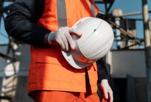 ΕΚ Λακωνίας με αφορμή τις αποκαλύψεις στο Φοινίκι: «Αναγκαία η ενίσχυση της ασφάλειας και της διαφάνειας στους χώρους εργασίας»