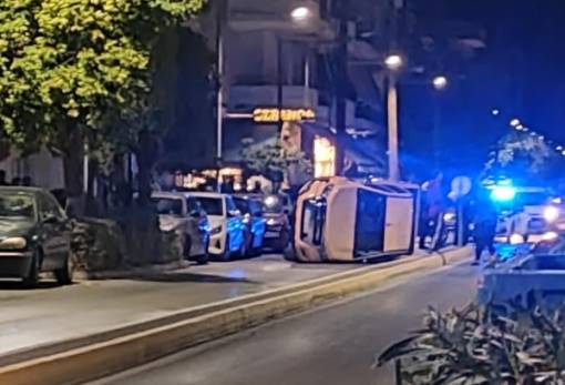 Ντελαπάρισε αγροτικό σε κεντρικό δρόμο της Σπάρτης (ΦΩΤΟ)