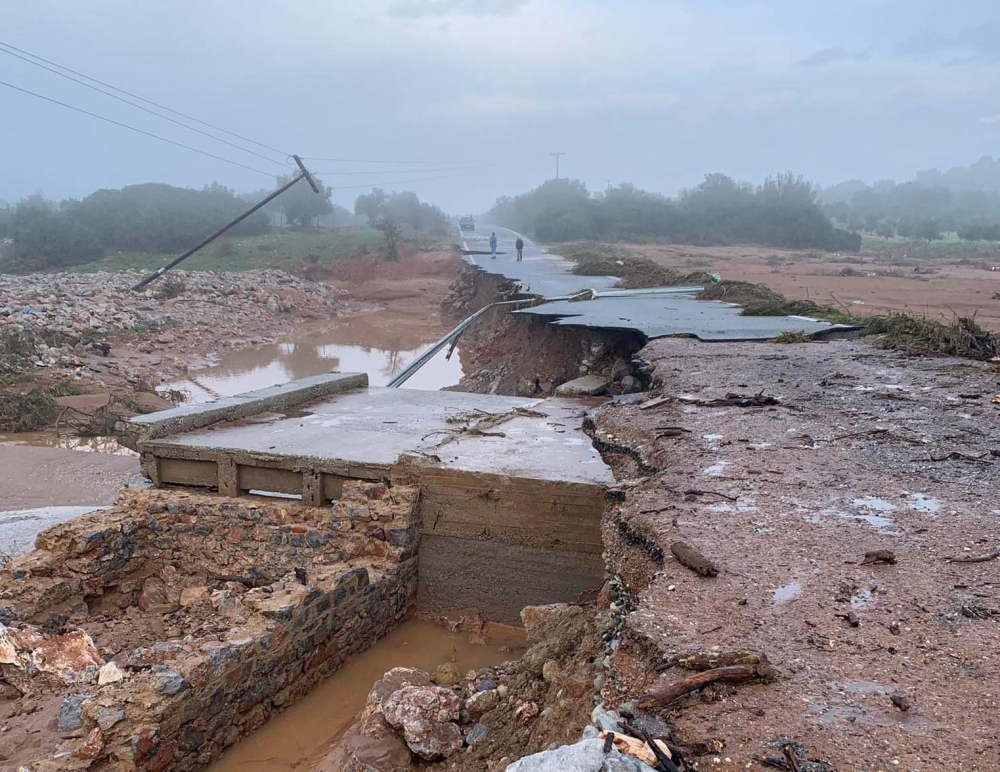 &Omicron;&iota; &zeta;&eta;&mu;&iota;έ&sigmaf; &sigma;&tau;&eta;&nu; &epsilon;&pi;&iota;&phi;ά&nu;&epsilon;&iota;&alpha; &tau;&omicron;&upsilon; &pi;&lambda;&eta;&mu;&mu;&upsilon;&rho;&iota;&sigma;&mu;έ&nu;&omicron;&upsilon; &Delta;. &Epsilon;&upsilon;&rho;ώ&tau;&alpha; (&Phi;&Omega;&Tau;&Omicron;)