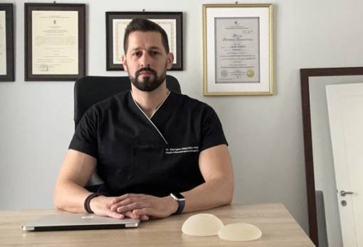 Γ. Βακής: «Η αυξητική στήθους σήμερα είναι μια από τις πιο δημοφιλείς επεμβάσεις πλαστικής χειρουργικής»