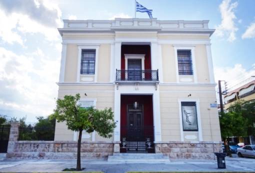 Η Κουμαντάρειος ξεναγεί τους ομογενείς στην έκθεση Λακώνων καλλιτεχνών