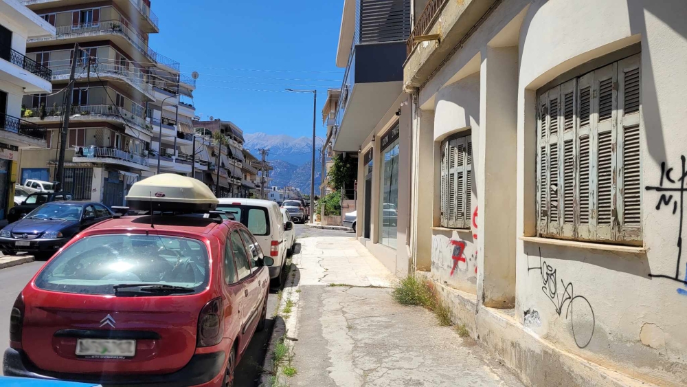 &Gamma;&epsilon;&rho;ή &laquo;&mu;&pi;ά&zeta;&alpha;&raquo; &kappa;&lambda;&epsilon;&phi;&tau;ώ&nu; &mu;έ&rho;&alpha;-&mu;&epsilon;&sigma;&eta;&mu;έ&rho;&iota; &sigma;&tau;&eta; &Sigma;&pi;ά&rho;&tau;&eta; (&Phi;&Omega;&Tau;&Omicron;)