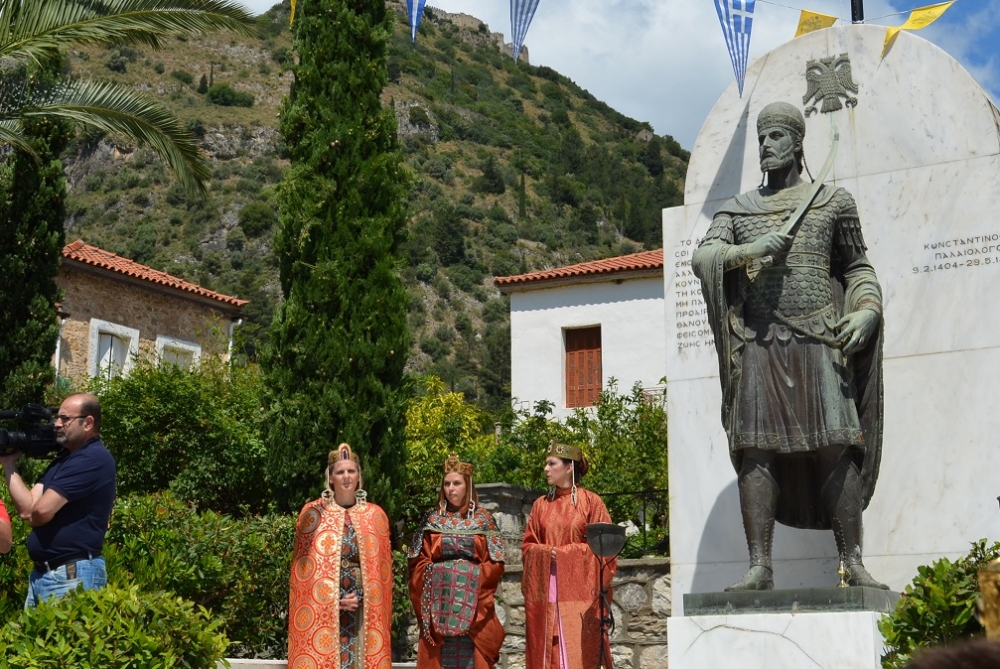 &Kappa;&omicron;&rho;&upsilon;&phi;ώ&nu;&omicron;&nu;&tau;&alpha;&iota; &omicron;&iota; &epsilon;&kappa;&delta;&eta;&lambda;ώ&sigma;&epsilon;&iota;&sigmaf; &tau;&omega;&nu; &laquo;&Pi;&alpha;&lambda;&alpha;&iota;&omicron;&lambda;&omicron;&gamma;&epsilon;ί&omega;&nu;&raquo; &sigma;&tau;&omicron;&nu; &Mu;&upsilon;&sigma;&tau;&rho;ά