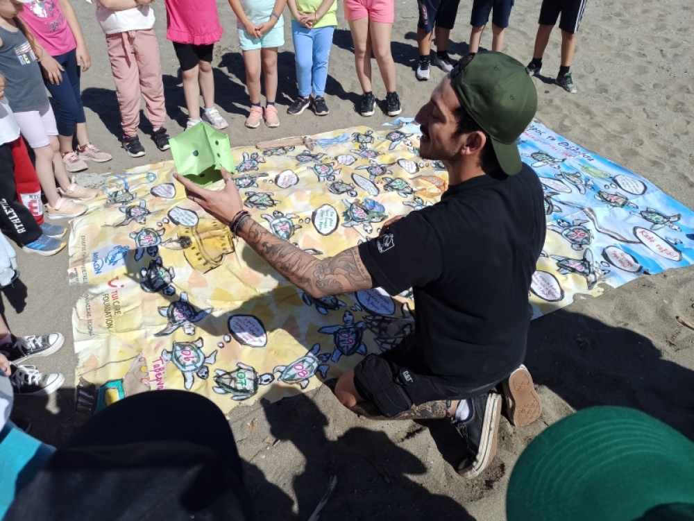 &Mu;&alpha;&theta;&eta;&tau;έ&sigmaf; &epsilon;&nu; &delta;&rho;ά&sigma;&epsilon;&iota; &sigma;&tau;&omicron; &Mu;&alpha;&rho;&mu;ά&rho;&iota; &gamma;&iota;&alpha; &kappa;&alpha;&rho;έ&tau;&tau;&alpha;-&kappa;&alpha;&rho;έ&tau;&tau;&alpha; &kappa;&alpha;&iota; &alpha;&kappa;&tau;έ&sigmaf;