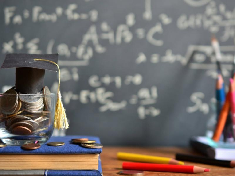 &Epsilon;&kappa;&pi;&alpha;&iota;&delta;&epsilon;&upsilon;&tau;&iota;&kappa;&omicron;ί: &Eta; &epsilon;&pi;ό&mu;&epsilon;&nu;&eta; &mu;&iota;&sigma;&theta;&omicron;&delta;&omicron;&sigma;ί&alpha; &sigma;&epsilon; &mu;ό&nu;&iota;&mu;&omicron;&upsilon;&sigmaf; &kappa;&alpha;&iota; &alpha;&nu;&alpha;&pi;&lambda;&eta;&rho;&omega;&tau;έ&sigmaf; &epsilon;&kappa;&pi;&alpha;&iota;&delta;&epsilon;&upsilon;&tau;&iota;&kappa;&omicron;ύ&sigmaf;