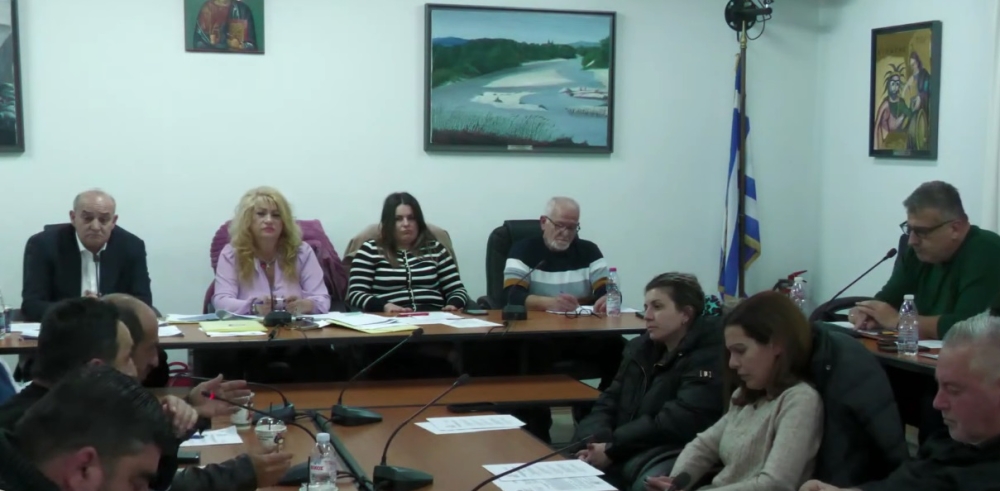 &laquo;&Beta;&gamma;ή&kappa;&alpha;&nu; &tau;&alpha; &mu;&alpha;&chi;&alpha;ί&rho;&iota;&alpha;&raquo; &sigma;&tau;&omicron; &Delta;&Sigma; &Epsilon;&upsilon;&rho;ώ&tau;&alpha;: &Mu;&epsilon;&tau;&omega;&pi;&iota;&kappa;ή &mu;&epsilon; &pi;&rho;&omicron;&sigma;&omega;&pi;&iota;&kappa;έ&sigmaf; &alpha;&iota;&chi;&mu;έ&sigmaf;