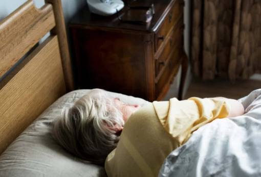 Η υπνηλία στις ηλικιωμένες γυναίκες σχετίζεται με διπλάσιο κίνδυνο άνοιας