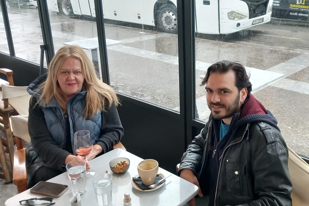 &Mu;ί&alpha; &phi;&omega;&tau;&omicron;&gamma;&rho;&alpha;&phi;ί&alpha;, &pi;&omicron;&lambda;&lambda;&omicron;ί &sigma;&upsilon;&nu;&epsilon;&iota;&rho;&mu;&omicron;ί...