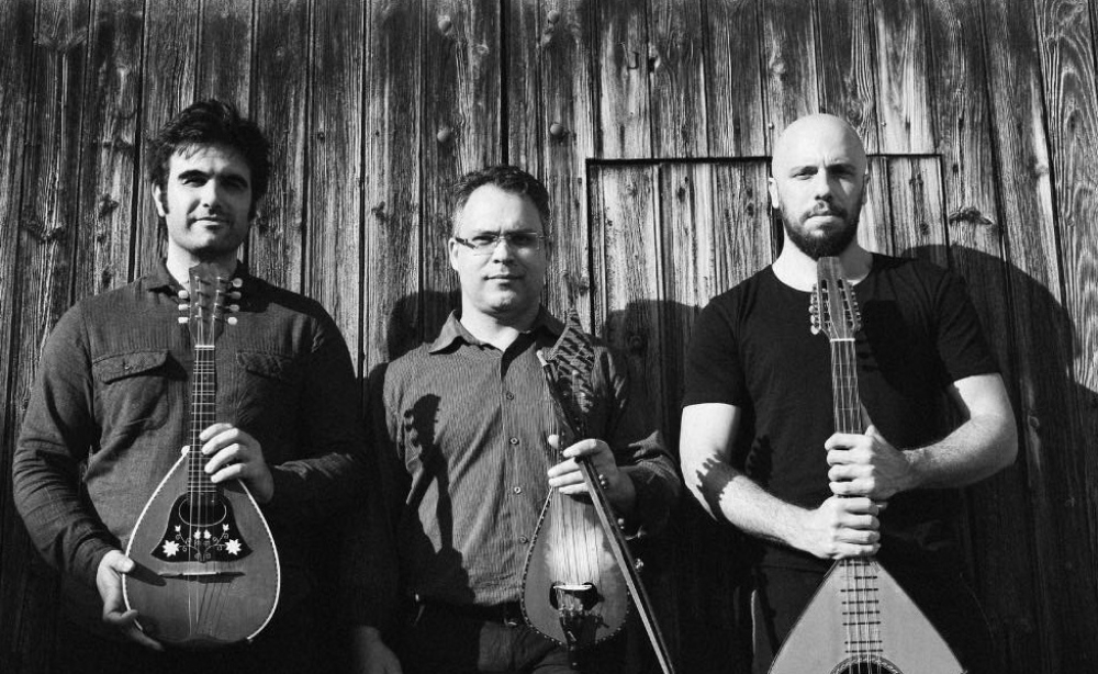 &Sigma;&tau;έ&lambda;&iota;&omicron;&sigmaf; &Pi;&epsilon;&tau;&rho;ά&kappa;&eta;&sigmaf; Trio &zeta;&omega;&nu;&tau;&alpha;&nu;ά &sigma;&tau;&iota;&sigmaf; &laquo;&Gamma;&iota;&omicron;&rho;&tau;έ&sigmaf; &tau;&omicron;&upsilon; &Nu;ό&tau;&omicron;&upsilon;&raquo; &sigma;&tau;&eta;&nu; &Pi;&alpha;&nu;&tau;ά&nu;&alpha;&sigma;&sigma;&alpha;