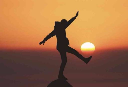 Το τεστ του… φλαμίνγκο που δείχνει πολλά για τη βιολογική ηλικία σας