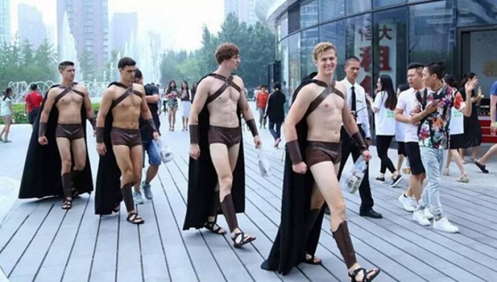 &Eta;&mu;ί&gamma;&upsilon;&mu;&nu;&omicron;&iota; &Sigma;&pi;&alpha;&rho;&tau;&iota;ά&tau;&epsilon;&sigmaf; &laquo;&kappa;&alpha;&tau;έ&kappa;&tau;&eta;&sigma;&alpha;&nu;&raquo; &tau;&omicron; &Pi;&epsilon;&kappa;ί&nu;&omicron;