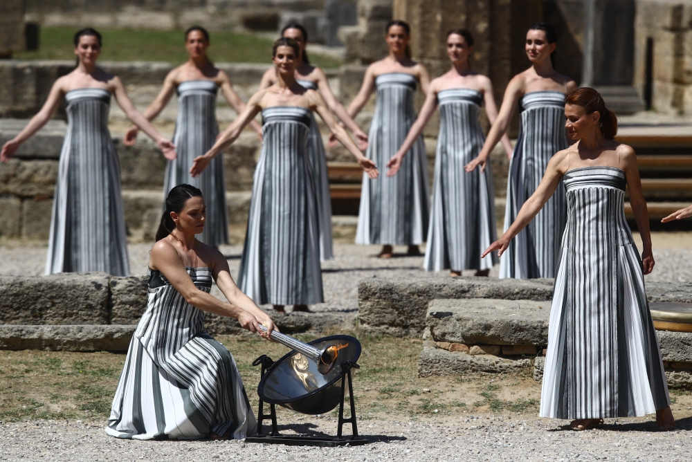 &Tau;&omicron;&nu; &Nu;&omicron;έ&mu;&beta;&rho;&iota;&omicron; &tau;&omicron;&upsilon; '25 &eta; &alpha;&phi;ή &tau;&eta;&sigmaf; &Omicron;&lambda;&upsilon;&mu;&pi;&iota;&alpha;&kappa;ή&sigmaf; &Phi;&lambda;ό&gamma;&alpha;&sigmaf;  &gamma;&iota;&alpha; &tau;&omicron;&upsilon;&sigmaf; &Chi;&epsilon;&iota;&mu;&epsilon;&rho;&iota;&nu;&omicron;ύ&sigmaf; &Omicron;&lambda;&upsilon;&mu;&pi;&iota;&alpha;&kappa;&omicron;ύ&sigmaf; &Alpha;&gamma;ώ&nu;&epsilon;&sigmaf; 2026