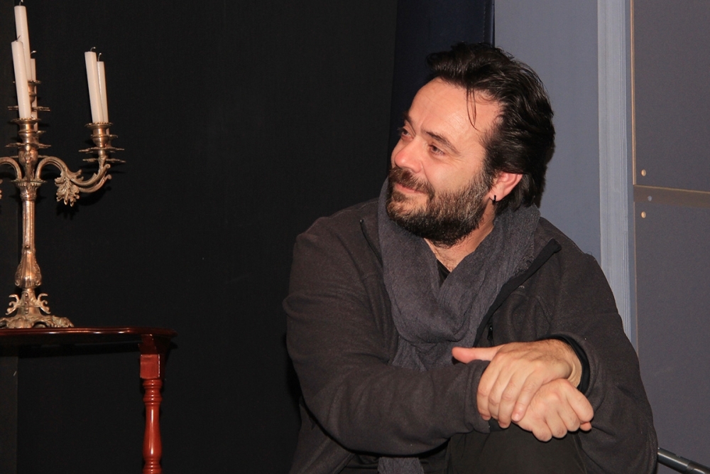 &Theta;&epsilon;&alpha;&tau;&rho;&iota;&kappa;ό &epsilon;&rho;&gamma;&alpha;&sigma;&tau;ή&rho;&iota; &mu;&epsilon; &tau;&omicron;&nu; &Delta;. &Alpha;&gamma;&omicron;&rho;ά &tau;&omicron;&nu; &Sigma;&epsilon;&pi;&tau;έ&mu;&beta;&rho;&iota;&omicron; &alpha;&pi;ό &tau;&eta;&nu; &Epsilon;&Theta;&Omicron;&Lambda;