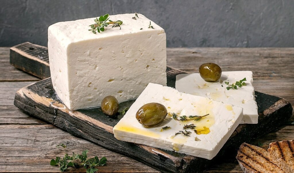 &Epsilon;&lambda;&alpha;&iota;ό&lambda;&alpha;&delta;&omicron;- &Kappa;&rho;έ&alpha;&sigmaf;- &phi;έ&tau;&alpha;: &Tau;&iota; έ&delta;&epsilon;&iota;&xi;&alpha;&nu; &omicron;&iota; &tau;&iota;&mu;έ&sigmaf; &sigma;&tau;&omicron; &rho;ά&phi;&iota; &tau;&omicron; 2025 &kappa;&alpha;&iota; &mu;&epsilon; &tau;&iota; &laquo;&mu;&pi;&alpha;ί&nu;&epsilon;&iota;&raquo; &tau;&omicron; 2026