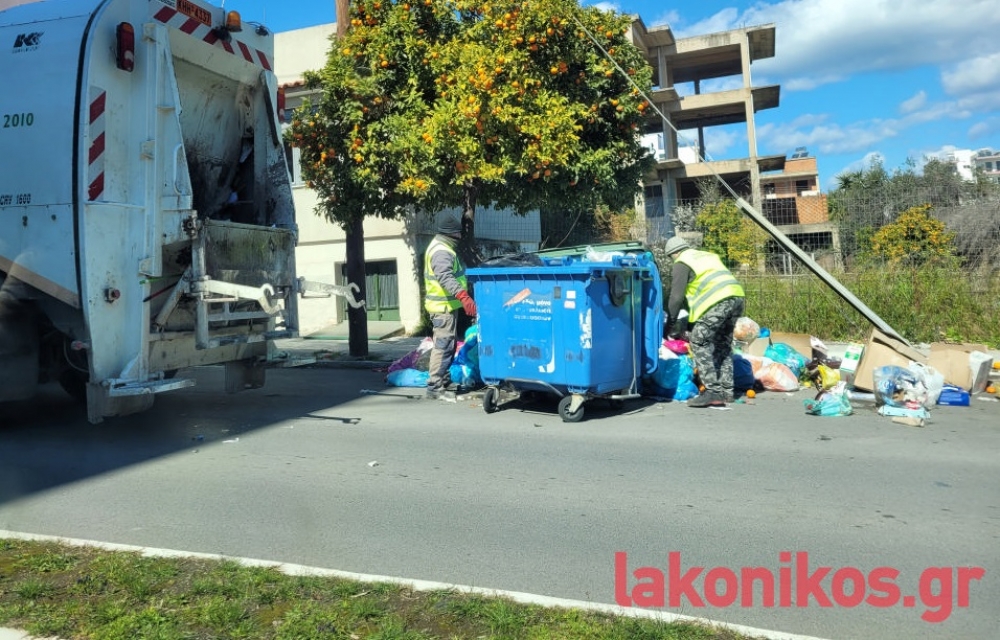&Alpha;&pi;&omicron;&kappa;&omicron;&mu;&iota;&delta;ή &sigma;&kappa;&omicron;&upsilon;&pi;&iota;&delta;&iota;ώ&nu; &mu;&epsilon;... &eta;&mu;&epsilon;&rho;&omicron;&mu;&eta;&nu;ί&alpha; &lambda;ή&xi;&eta;&sigmaf; &sigma;&tau;&eta; &Sigma;&pi;ά&rho;&tau;&eta; (&Phi;&Omega;&Tau;&Omicron;)