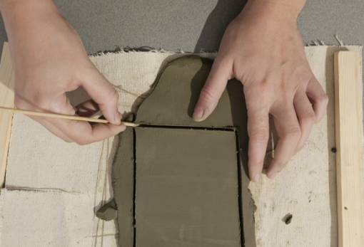 «Από το αγγείο στο γλυπτικό σώμα»: Εργαστήρι πηλού στο Μουσείο Ελιάς και Λαδιού