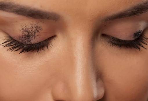 Μascara: Μουτζουρώνεσαι όταν έχει πολλή ζέστη;