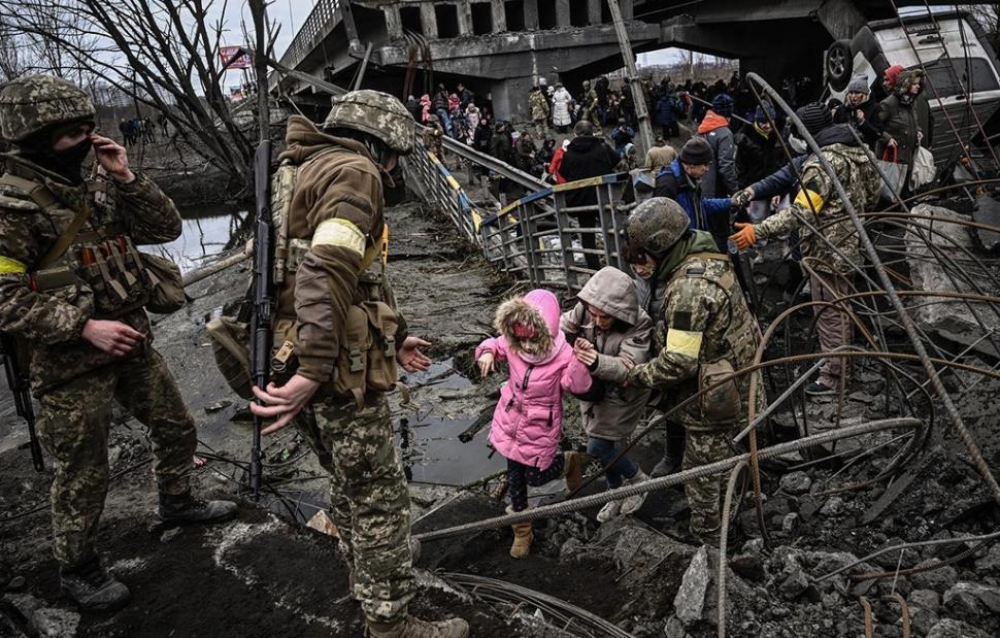 &Eta; &epsilon;&lambda;&epsilon;&upsilon;&theta;&epsilon;&rho;ί&alpha; &epsilon;ί&nu;&alpha;&iota; &pi;ά&nu;&omega; &alpha;&pi;&rsquo; ό&lambda;&alpha;