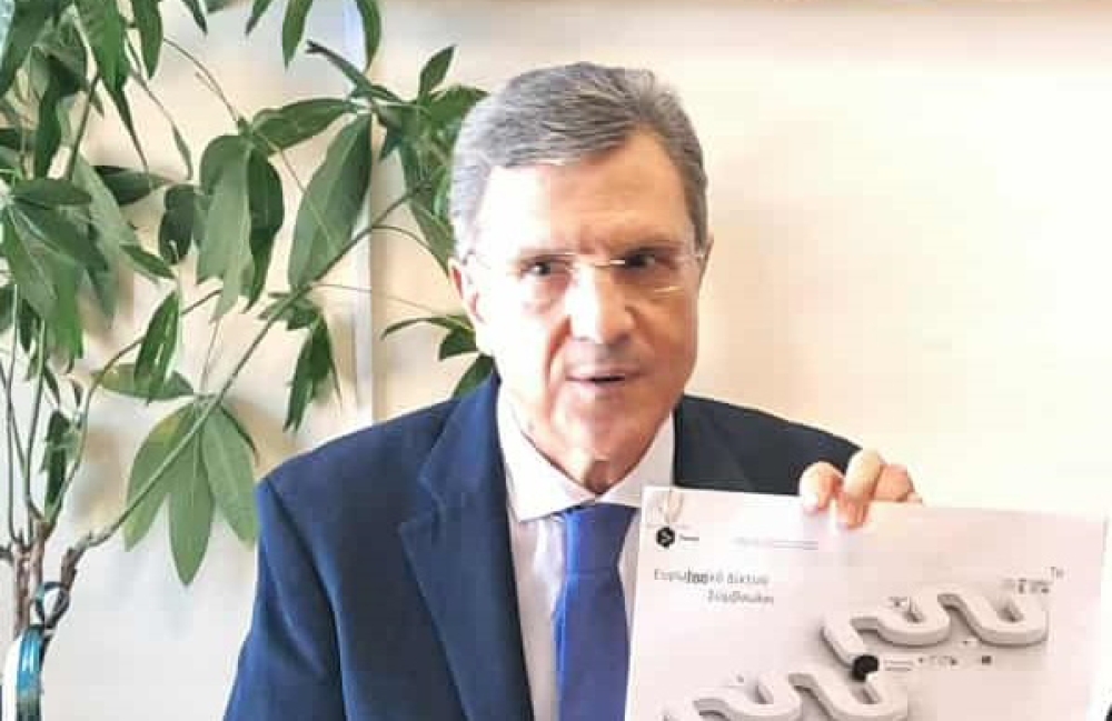 &Beta;ά&zeta;&epsilon;&iota; &laquo;&pi;&lambda;ά&tau;&eta;&raquo; &sigma;&tau;&eta;&nu; &Kappa;&omicron;&mu;&iota;&sigma;&iota;ό&nu; &gamma;&iota;&alpha; &tau;&eta; &Sigma;&pi;ά&rho;&tau;&eta; &omicron; &Gamma;. &Alpha;&upsilon;&tau;&iota;ά&sigmaf;