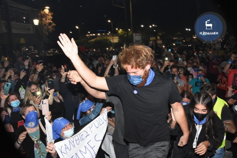 &Pi;&alpha;&nu;&alpha;&gamma;&iota;&omega;&tau;&alpha;&kappa;ά&kappa;&omicron;&sigmaf;: &Tau;&alpha; &tau;&eta;&lambda;&epsilon;&sigma;&kappa;&omicron;&upsilon;&pi;ί&delta;&iota;&alpha; &alpha;&delta;&iota;&kappa;&omicron;ύ&nu; &tau;&eta;&nu; &Nu;έ&alpha; &Gamma;&epsilon;&nu;&iota;ά