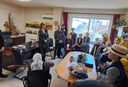 Ήχησε παράδοση στο Δημαρχείο Σπάρτης με κάλαντα της Λαογραφικής Ομάδας Λακωνίας