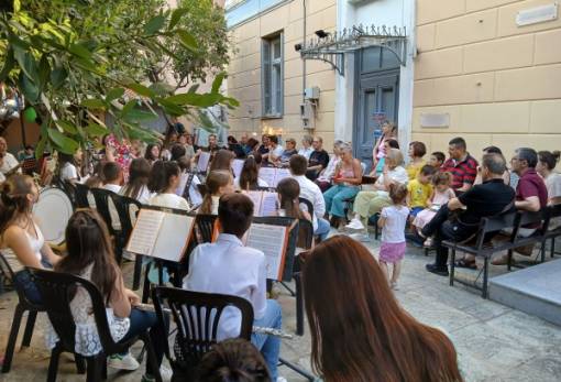 Ένα μελωδικό ανθολόγιο με υποσχέσεις για το μέλλον χάρισε η Μπαντίνα στον κήπο της ΠΕΣ