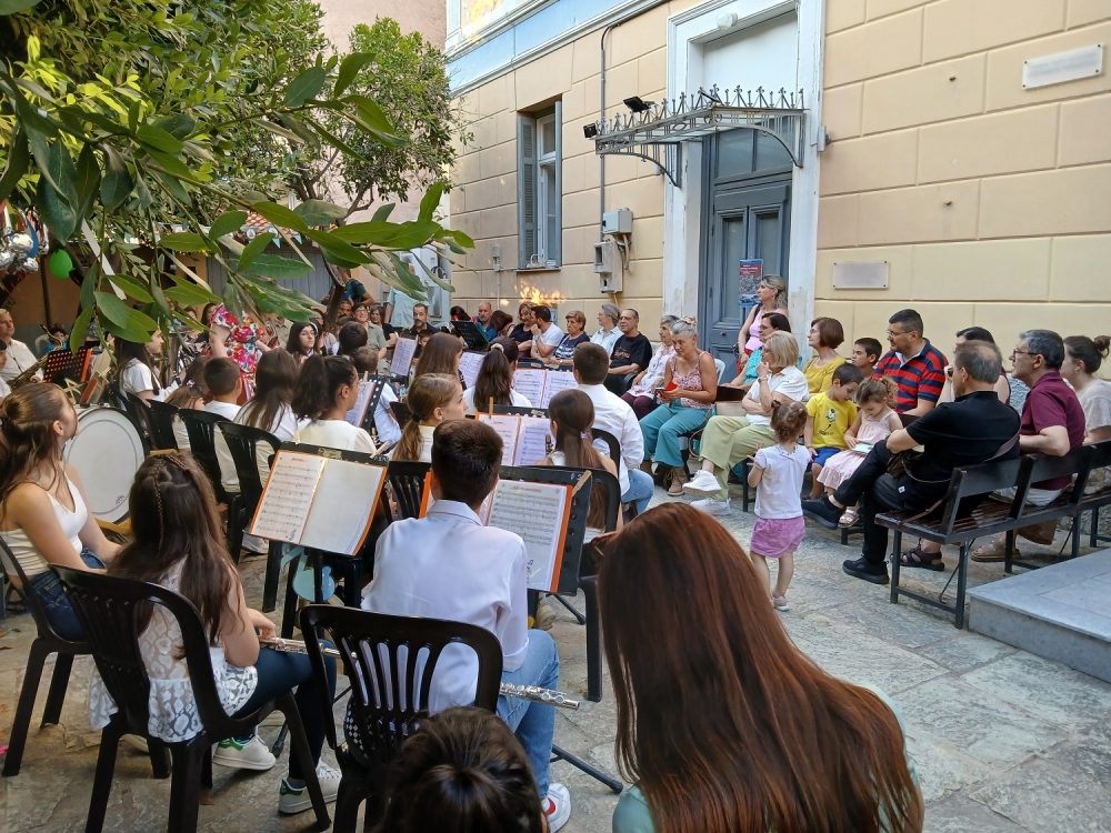 Έ&nu;&alpha; &mu;&epsilon;&lambda;&omega;&delta;&iota;&kappa;ό &alpha;&nu;&theta;&omicron;&lambda;ό&gamma;&iota;&omicron; &mu;&epsilon; &upsilon;&pi;&omicron;&sigma;&chi;έ&sigma;&epsilon;&iota;&sigmaf; &gamma;&iota;&alpha; &tau;&omicron; &mu;έ&lambda;&lambda;&omicron;&nu; &chi;ά&rho;&iota;&sigma;&epsilon; &eta; &Mu;&pi;&alpha;&nu;&tau;ί&nu;&alpha; &sigma;&tau;&omicron;&nu; &kappa;ή&pi;&omicron; &tau;&eta;&sigmaf; &Pi;&Epsilon;&Sigma;