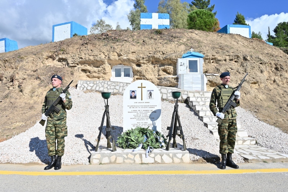 &Mu;&nu;ή&mu;&eta; &epsilon;&nu;ό&sigmaf; ή&rho;&omega;&alpha;: 42 &chi;&rho;ό&nu;&iota;&alpha; &alpha;&pi;ό &tau;&eta;&nu; &alpha;&upsilon;&tau;&omicron;&theta;&upsilon;&sigma;ί&alpha; &tau;&omicron;&upsilon; &Sigma;&pi;&alpha;&rho;&tau;&iota;ά&tau;&eta; &Alpha;&xi;&iota;&omega;&mu;&alpha;&tau;&iota;&kappa;&omicron;ύ &Sigma;&tau;&rho;ά&tau;&omicron;&upsilon; &Tau;&sigma;&iota;&gamma;&kappa;&alpha;&nu;έ